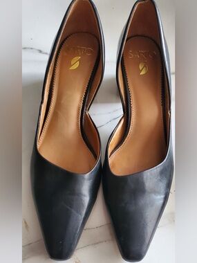 Women's Black Leather Pointed-Toe Flats